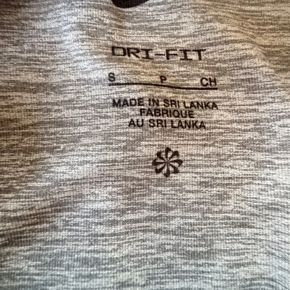 Nike Dri Fit Long Sleeve Running Top Women SM Gray Stretch Thumbholes Zip Pocket